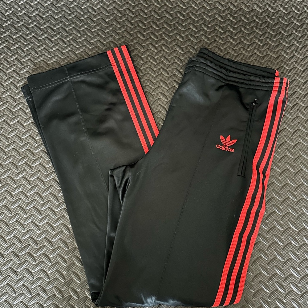 Sold 🔥 Vintage Adidas ATP Keyrolan USA made Vintage Medium Black Red M